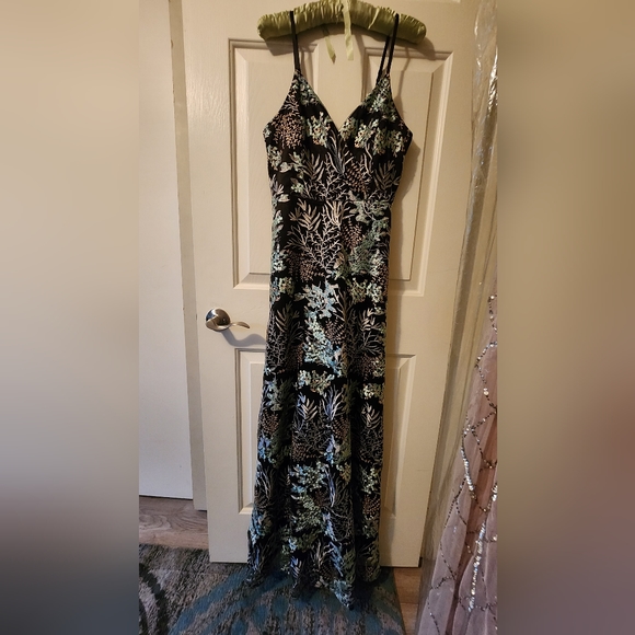 Lulus Dresses & Skirts - Lulus Embroidered Black Dress